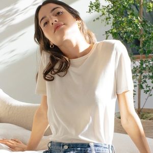 Jenni Kayne cream cotton basic tee, size XS